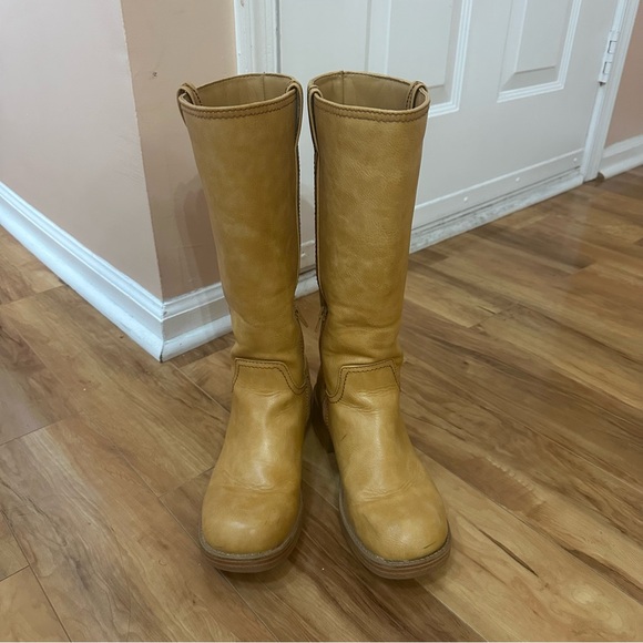 Banana colored boots - Picture 5 of 6